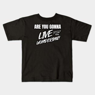 Are you gonna live your life wondering? (White letter) Kids T-Shirt